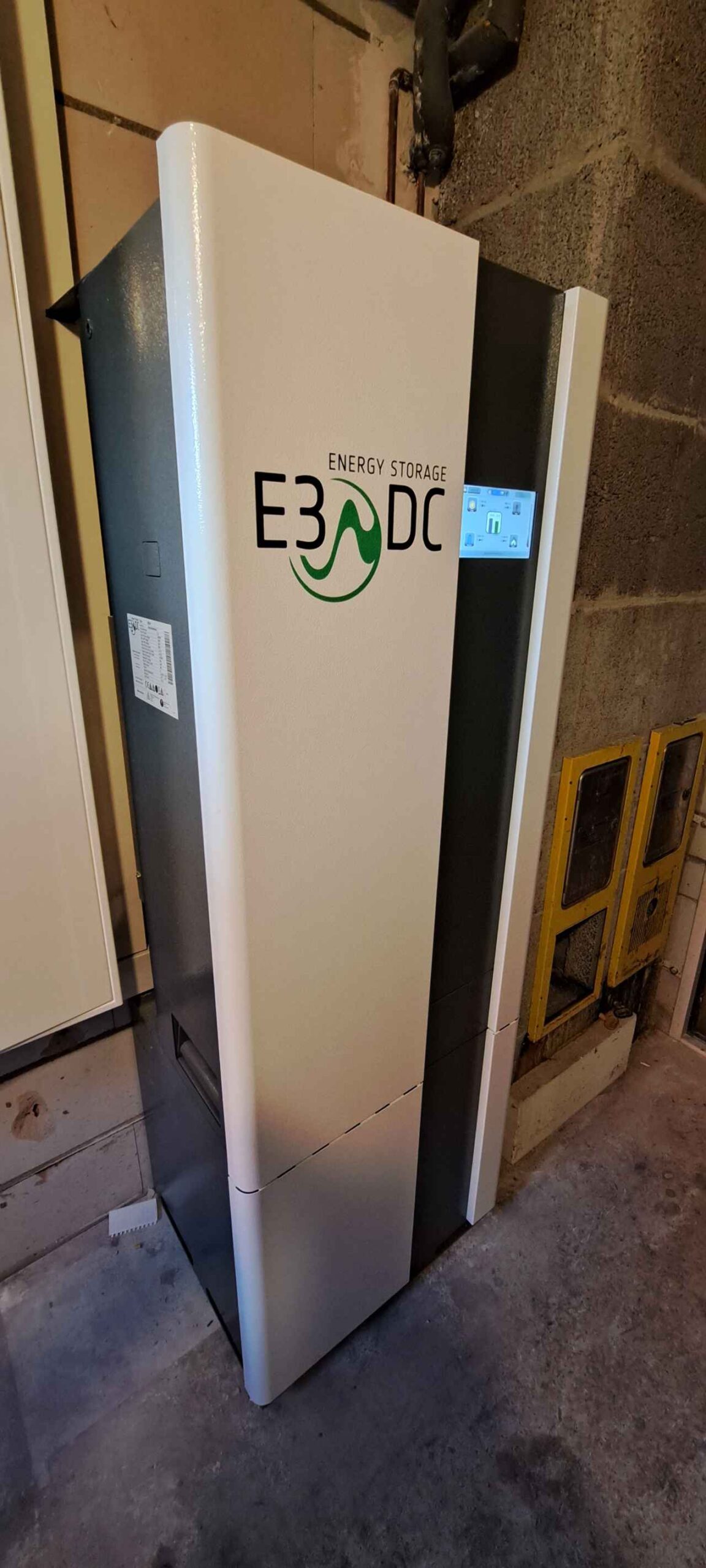 E3DC Stromspeicher für Photovoltaikanlage im Technikraum